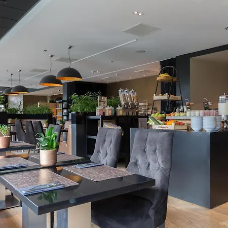Hotel Leonardo Royal Promenade 4*