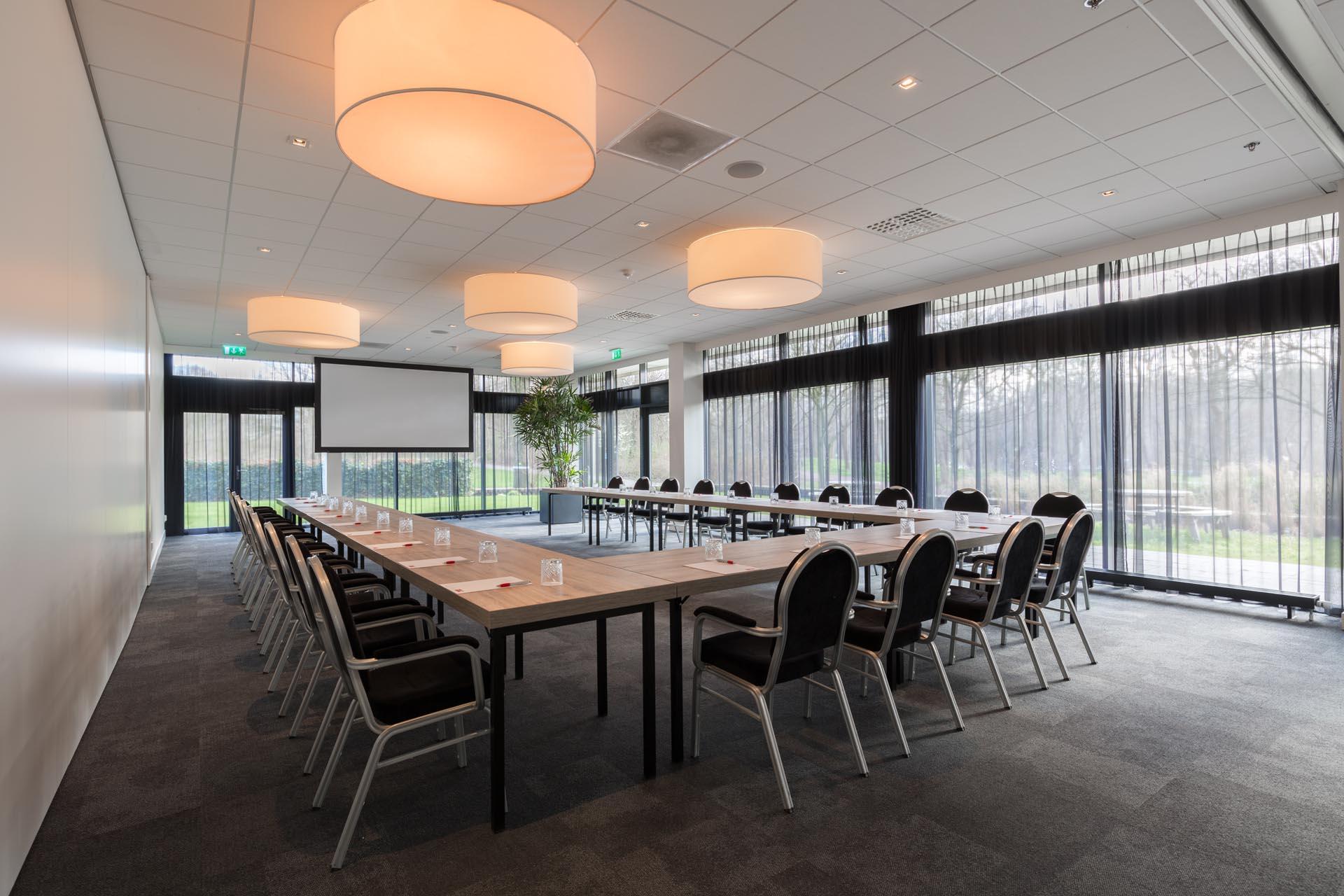 Hotel Leonardo Royal Promenade 4*